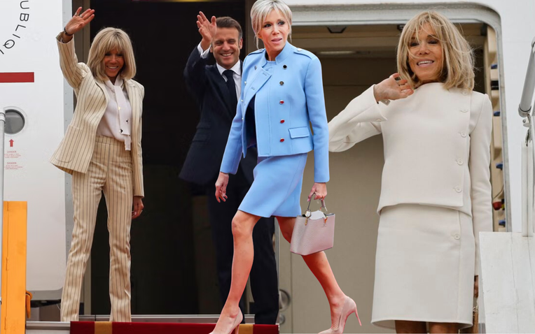 Một trong những điểm đặc trưng trong thời trang của phu nhân Tổng thống Pháp Brigitte Macron là sự ưu ái dành cho các thiết kế mang tính tối giản, có phom dáng rõ ràng, tạo hiệu ứng thị giác giúp bà luôn giữ được vẻ ngoài gọn gàng, trẻ trung và đầy sức sống ở tuổi ngoài 70.